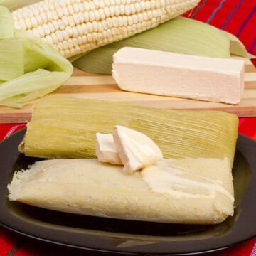 Tamales de elote con mantequilla