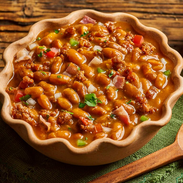 Prepara unos ricos Frijoles Charros Estilo Chata, te encantarán