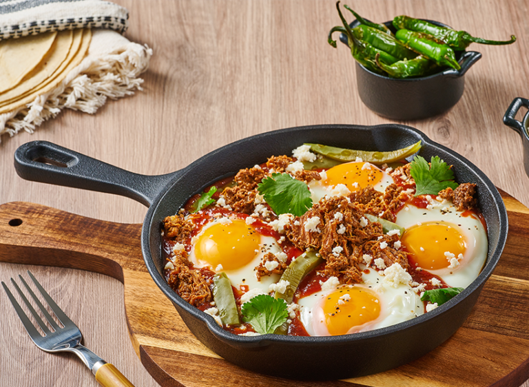 receta fácil de huevos ahogados con chilorio