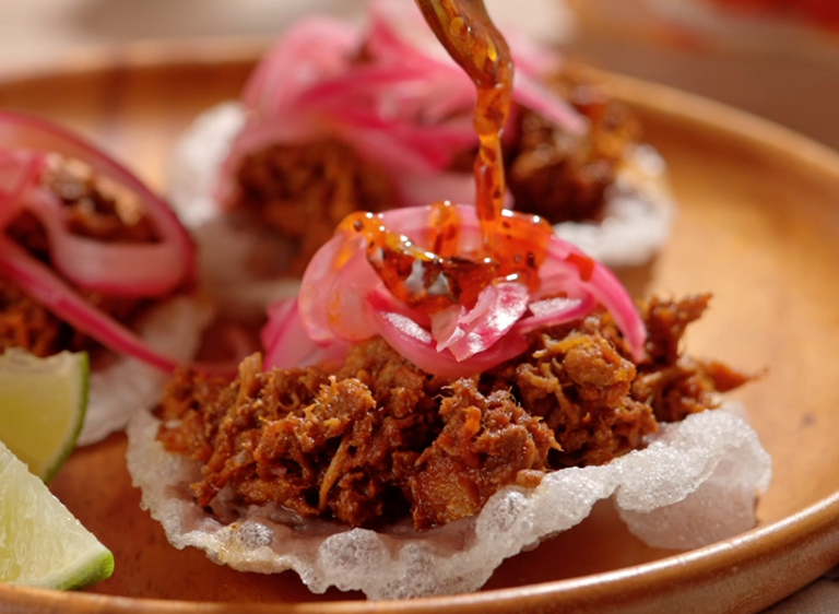 tostadas de arroz con chilorio